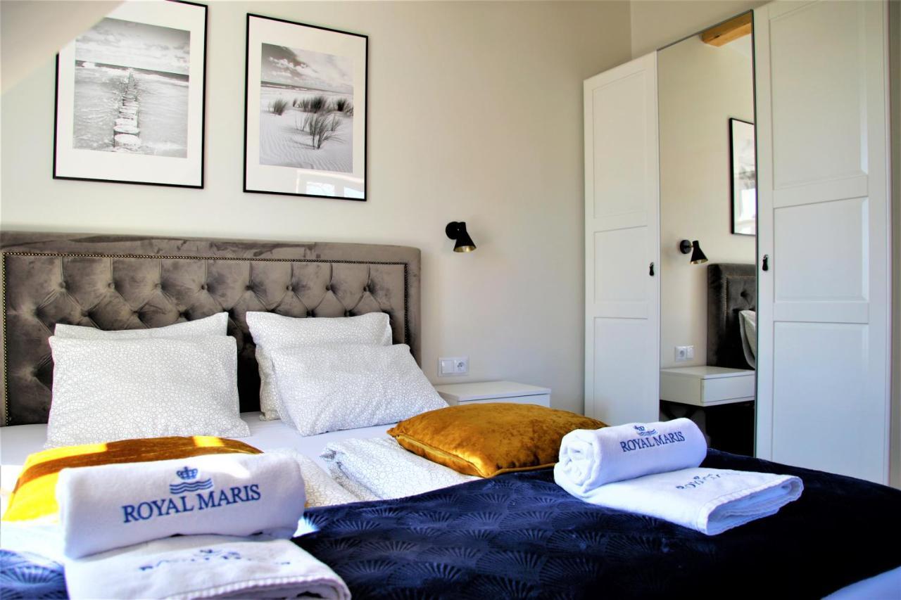 Royal Maris 2: Haven Near And Port Apartment *