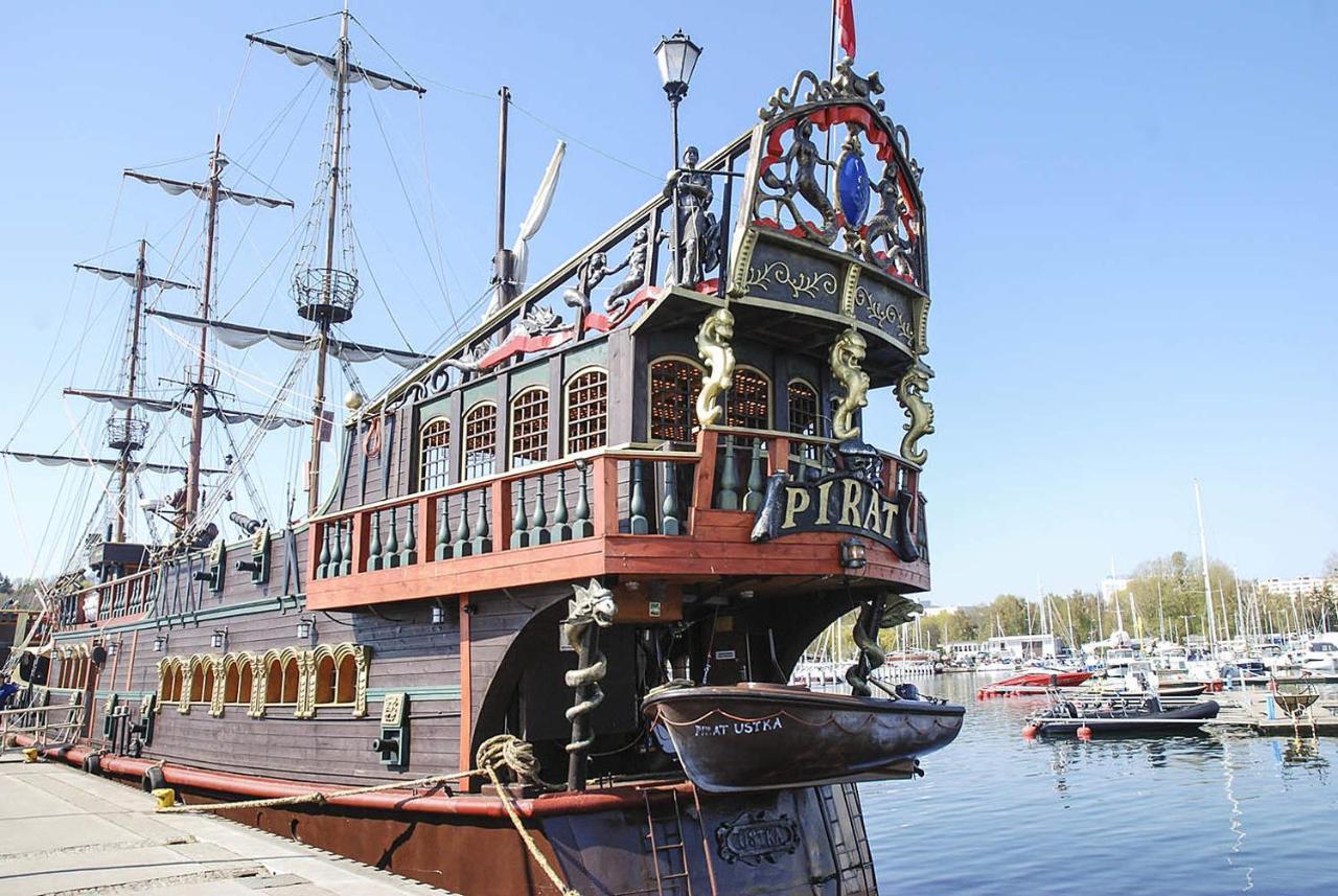 Royal Maris 2: Haven Near And Port Apartment