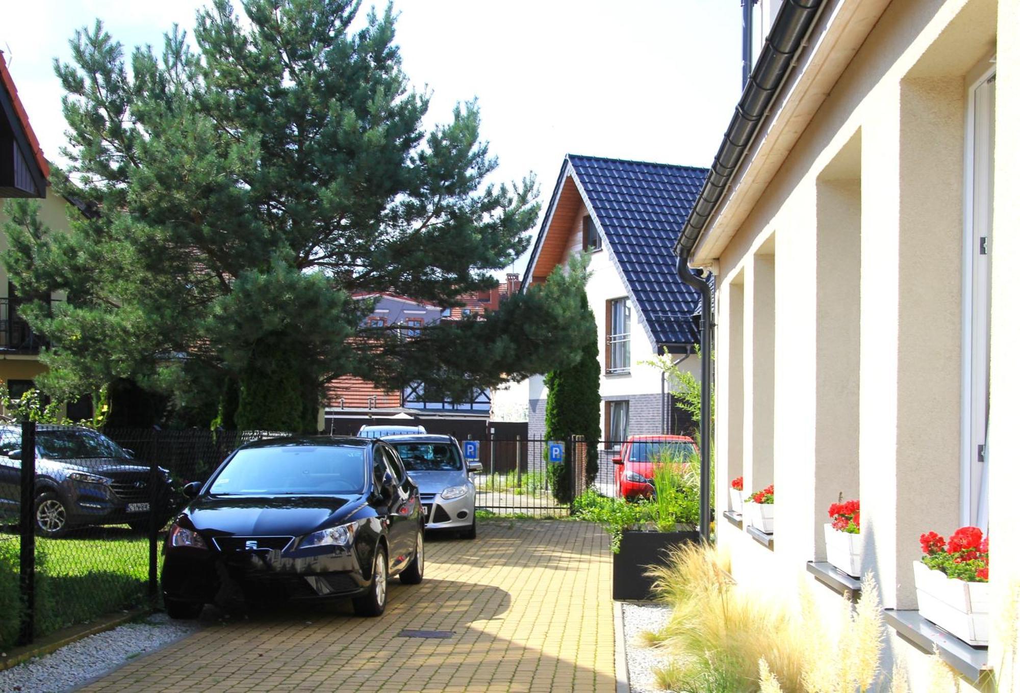 Royal Maris 2: Haven Near And Port Apartment